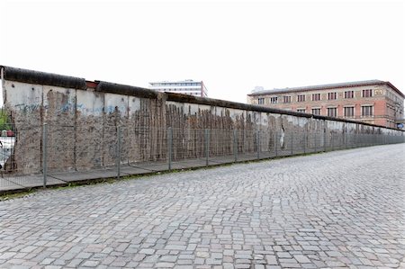 The remains of berlin wall in Berlin Gemany Foto de stock - Super Valor sin royalties y Suscripción, Código: 400-05240514