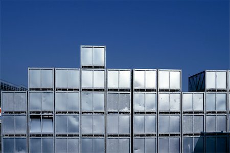 simsearch:400-05679070,k - Containers stacked in silver rows over blue sky Fotografie stock - Microstock e Abbonamento, Codice: 400-05240854