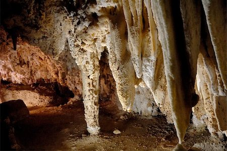 A collection of massive stalactites growing down from the ceiling in Carlsbad Caverns Stock Photo - Budget Royalty-Free & Subscription, Code: 400-05241218