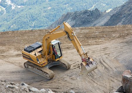 simsearch:600-03152800,k - Construction machinery in a mountain landscape Foto de stock - Super Valor sin royalties y Suscripción, Código: 400-05242054