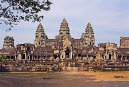 simsearch:400-04466118,k - Angkor Wat - ancient Khmer temple in Cambodia. UNESCO world heritage site Fotografie stock - Microstock e Abbonamento, Codice: 400-05242395