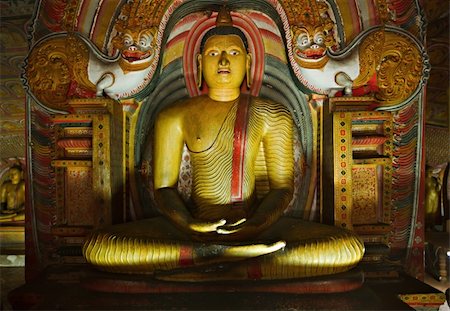 dambulla - Ancient Buddha image in Dambulla Rock Temple caves, Sri Lanka Photographie de stock - Aubaine LD & Abonnement, Code: 400-05243778