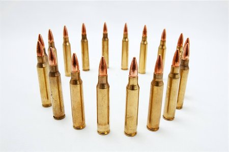 Close up of bullets in a circular pattern on white background. Photographie de stock - Aubaine LD & Abonnement, Code: 400-05243922