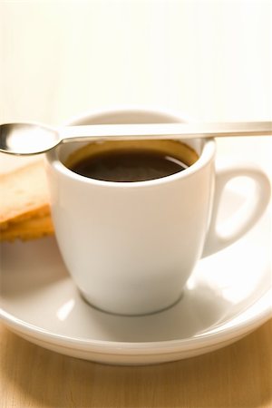 simsearch:400-05253970,k - Close up picture of a cup of expresso coffee Photographie de stock - Aubaine LD & Abonnement, Code: 400-05254411