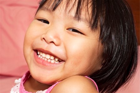 simsearch:400-06077328,k - Close-up shot of a young Asian girl with smile on her face. Foto de stock - Super Valor sin royalties y Suscripción, Código: 400-05256567