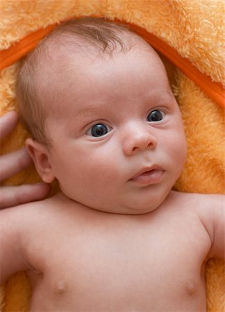 simsearch:400-04737497,k - Portrait of baby boy lying on the bed Stockbilder - Microstock & Abonnement, Bildnummer: 400-05258973