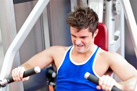 simsearch:400-05677914,k - Muscular young man using a bench press in a fitness center Stock Photo - Budget Royalty-Free & Subscription, Code: 400-05259223