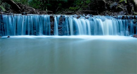 simsearch:625-02927359,k - Small waterfall in a forest Foto de stock - Super Valor sin royalties y Suscripción, Código: 400-05259328