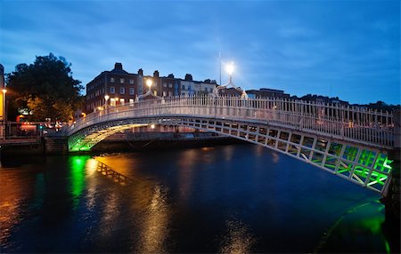 Half-penny bridge in Dublin in twilight, night lights Stock Photo - Budget Royalty-Free & Subscription, Code: 400-05259424
