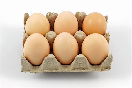 simsearch:400-05383364,k - Eggs on a tray against white background Photographie de stock - Aubaine LD & Abonnement, Code: 400-05259476
