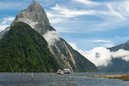 Landscapes of New Zealand - Milford Sound Foto de stock - Super Valor sin royalties y Suscripción, Código: 400-05259796