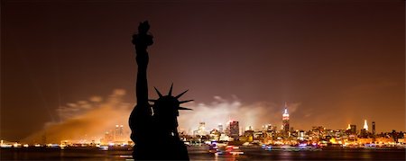 The silhouette of Statue of Liberty and New York Skyline Stock Photo - Budget Royalty-Free & Subscription, Code: 400-05250027