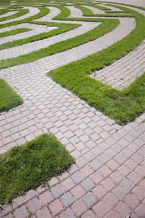 edbockstock (artist) - High angle view of the beginning of a maze with a cobblestone walkway and grass boundaries. Vertical shot. Photographie de stock - Aubaine LD & Abonnement, Code: 400-05250527