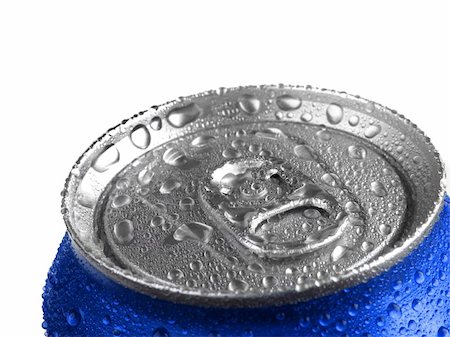 simsearch:400-06359503,k - Closeup of soda or pop can with drops of water for fresshness Photographie de stock - Aubaine LD & Abonnement, Code: 400-05250819