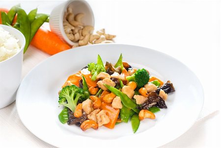 simsearch:400-04514565,k - fresh chicken and vegetables stir fried with cashew nuts,typical chinese dish Foto de stock - Super Valor sin royalties y Suscripción, Código: 400-05250824