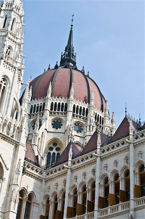 simsearch:400-05734715,k - view of the huge hungarian parliament in Budapest Foto de stock - Super Valor sin royalties y Suscripción, Código: 400-05251444