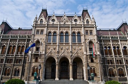 simsearch:400-05734715,k - view of the huge hungarian parliament in Budapest Foto de stock - Super Valor sin royalties y Suscripción, Código: 400-05251442