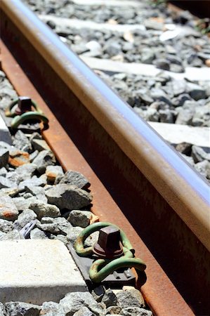 simsearch:400-07550750,k - iron rusty train railway detail over dark stones rail way Foto de stock - Super Valor sin royalties y Suscripción, Código: 400-05251509