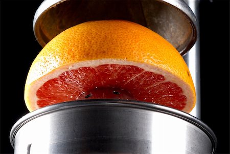 squeezer - Fresh grapefruit about to be juiced for breakfast Stock Photo - Budget Royalty-Free & Subscription, Code: 400-05251906