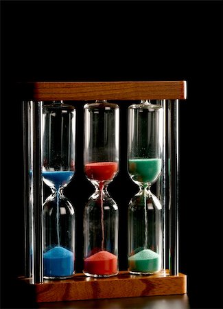 passagem de nível - A triple hourglass measuring different periods of time Foto de stock - Royalty-Free Super Valor e Assinatura, Número: 400-05252002