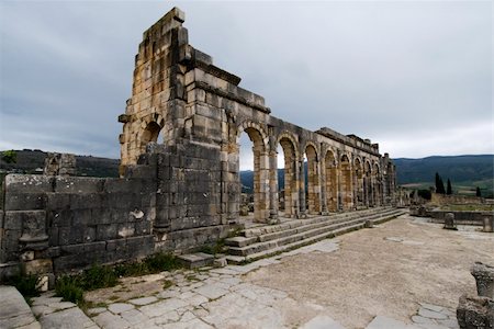 Volubilis - Roman ruins near Fes and Meknes - Best of Morocco Foto de stock - Super Valor sin royalties y Suscripción, Código: 400-05252021