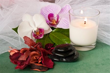 pot-pourri - potpourri  with a lighted candle and orchid on green background Fotografie stock - Microstock e Abbonamento, Codice: 400-05253806