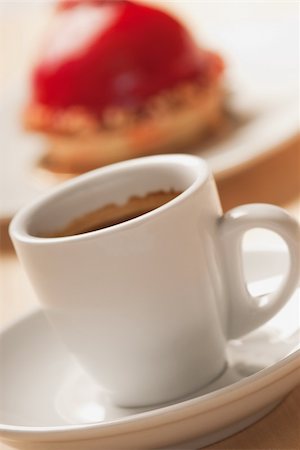 Close up picture of a cup of coffee and cake Photographie de stock - Aubaine LD & Abonnement, Code: 400-05253970