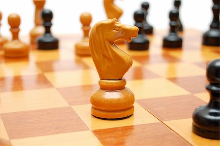 simsearch:625-01744806,k - Knight chessman on chess board Photographie de stock - Aubaine LD & Abonnement, Code: 400-05264525