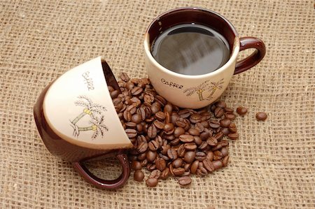 simsearch:400-04313939,k - Two coffee cups: one with beverage and other with beans Stock Photo - Budget Royalty-Free & Subscription, Code: 400-05264546
