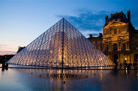 statue in paris night - Photo of The Louvre Museum in Paris, France Photographie de stock - Aubaine LD & Abonnement, Code: 400-05264556