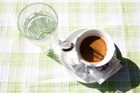 Cup of coffee and water on the table Photographie de stock - Aubaine LD & Abonnement, Code: 400-05265899