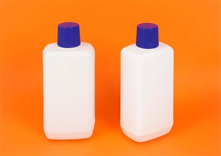 simsearch:400-05265941,k - An image of nice white bottles on orange background Fotografie stock - Microstock e Abbonamento, Codice: 400-05265941