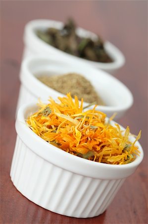 simsearch:400-05678542,k - White bowls with various kinds of tea - focus on pot marigold Foto de stock - Super Valor sin royalties y Suscripción, Código: 400-05265978