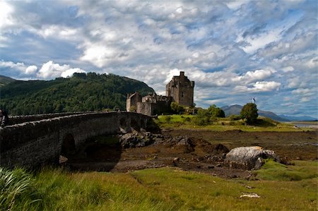 spectacular scotland - Eilean Donan castle in Scotland Foto de stock - Super Valor sin royalties y Suscripción, Código: 400-05266169
