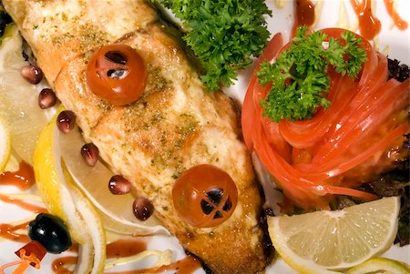 simsearch:400-05266390,k - Fried filleted fish with lemon and vegetables Foto de stock - Royalty-Free Super Valor e Assinatura, Número: 400-05266390
