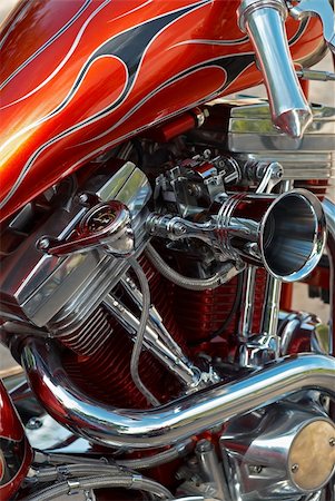 exhaust pipe - Powerful V-2 engine of a customized motorbike Photographie de stock - Aubaine LD & Abonnement, Code: 400-05267393