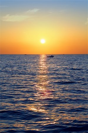 blue golden sunrise seascape sea ocean red golden colorful Fotografie stock - Microstock e Abbonamento, Codice: 400-05267526