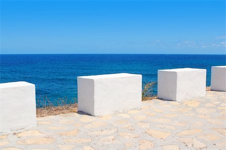 Mediterranean sea coastal view white milestones in Spain Photographie de stock - Aubaine LD & Abonnement, Code: 400-05267535