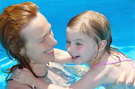 simsearch:400-04608975,k - Pool mother and daughter playing together swimming lesson learning Stockbilder - Microstock & Abonnement, Bildnummer: 400-05268700