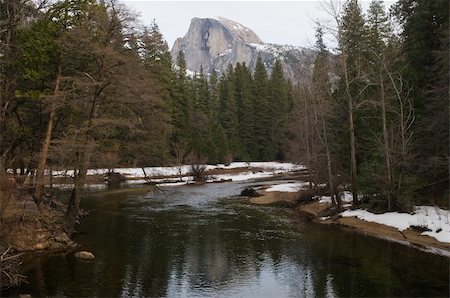 Half Dome and the Merced River, Yosemite National Park, California Foto de stock - Super Valor sin royalties y Suscripción, Código: 400-05269939
