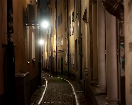 Narrow street in the old town of Stockholm Foto de stock - Super Valor sin royalties y Suscripción, Código: 400-05269998