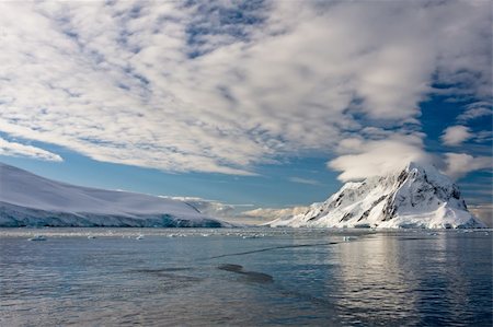 simsearch:400-04900502,k - Beautiful snow-capped mountains against the blue sky Stockbilder - Microstock & Abonnement, Bildnummer: 400-05261474