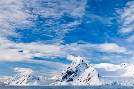 simsearch:400-04900502,k - Beautiful snow-capped mountains against the blue sky Stockbilder - Microstock & Abonnement, Bildnummer: 400-05261471