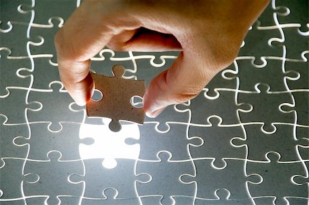 simsearch:400-08096963,k - holding a puzzle piece, please check my portfolio for more! Fotografie stock - Microstock e Abbonamento, Codice: 400-05262496