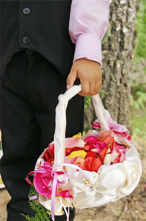 Wedding, basket of petals and boy, outdoor, Photographie de stock - Aubaine LD & Abonnement, Code: 400-05263340