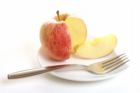 simsearch:400-08796295,k - A glistening fresh sliced gala apple sitting on a white desert plate. Fotografie stock - Microstock e Abbonamento, Codice: 400-05274272