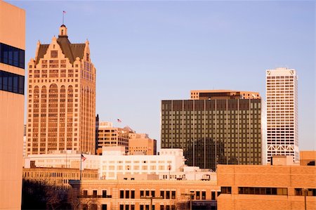 simsearch:400-04277418,k - Afternoon lights on downtown Milwaukee buildings. Stock Photo - Budget Royalty-Free & Subscription, Code: 400-05274297