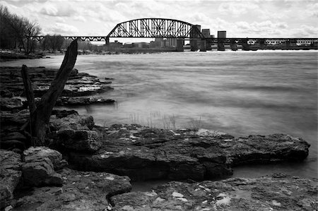 Ohio River in Louisville, Kentucky. Photographie de stock - Aubaine LD & Abonnement, Code: 400-05274325