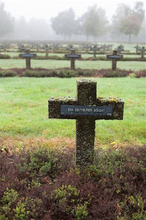 simsearch:400-06420902,k - crosses at cemetery in autumn mist stone tombstones Fotografie stock - Microstock e Abbonamento, Codice: 400-05275201