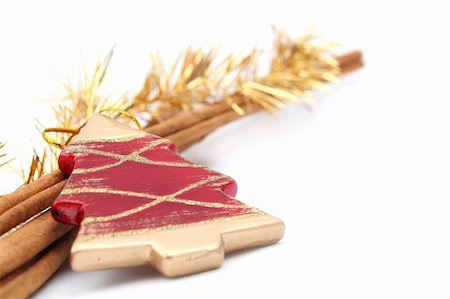 simsearch:400-06554049,k - Christmas ornament in the shape of Christmas tree with cinnamon sticks isolated on white background. Shallow dof Foto de stock - Royalty-Free Super Valor e Assinatura, Número: 400-05275210